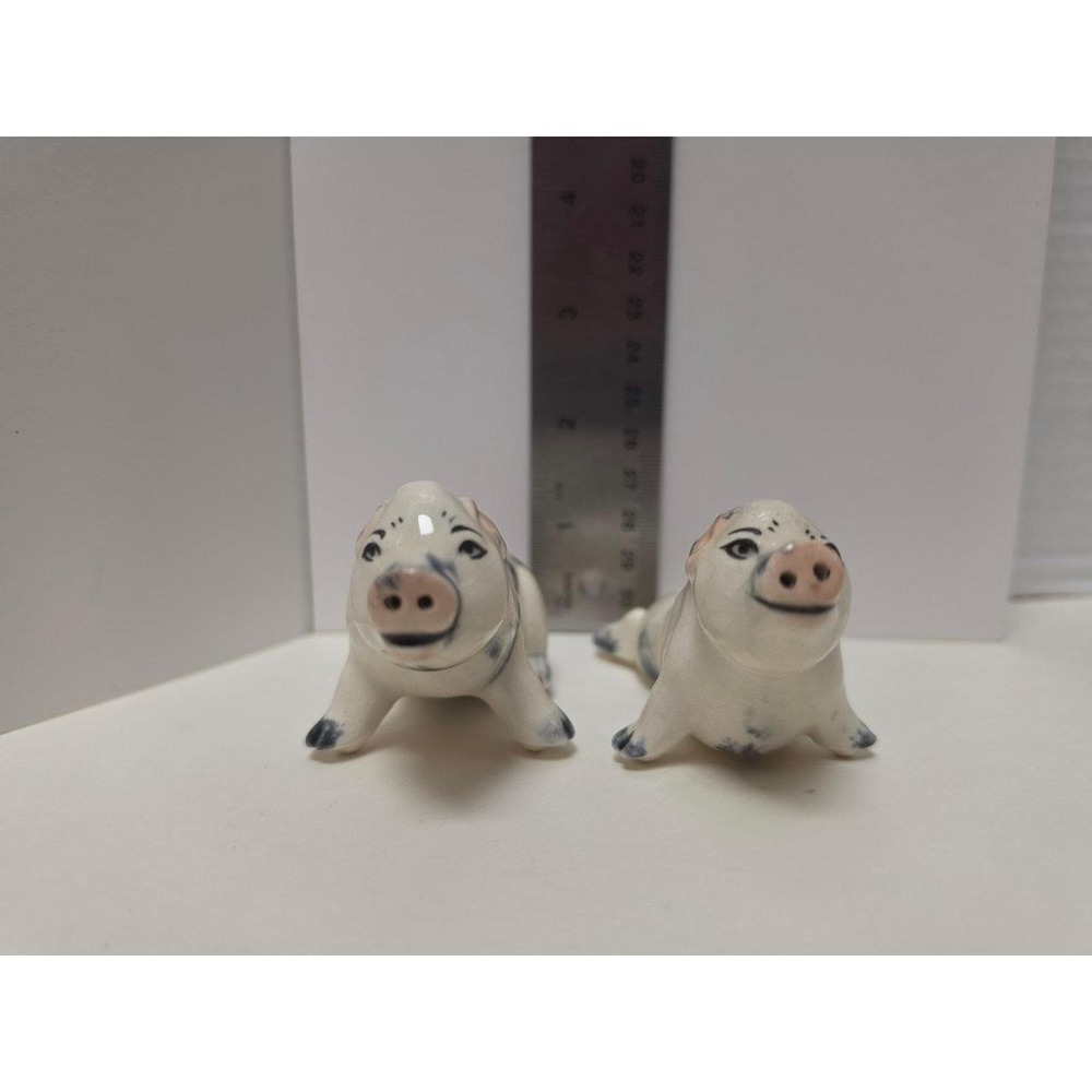 Vintage Ceramic Salt and Pepper Shakers pig sow hog‎  marked FF